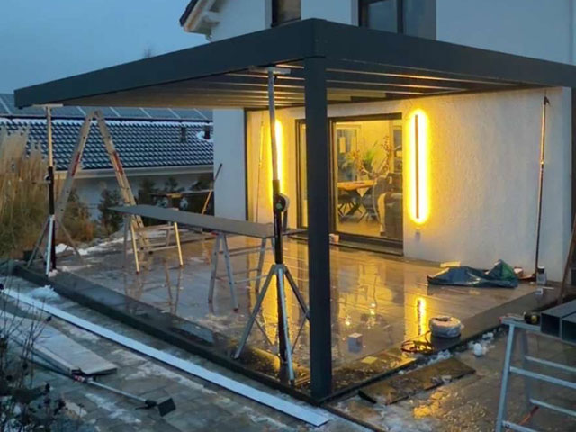 Fachgerechte Montage einer Aluminium-Terrassenüberdachung